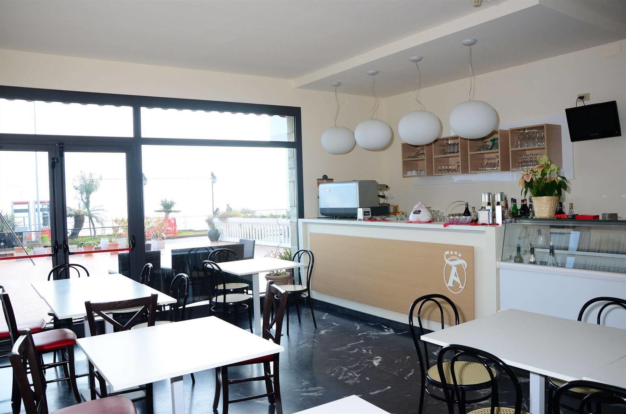 Hotel Aquilia Laigueglia Bagian luar foto