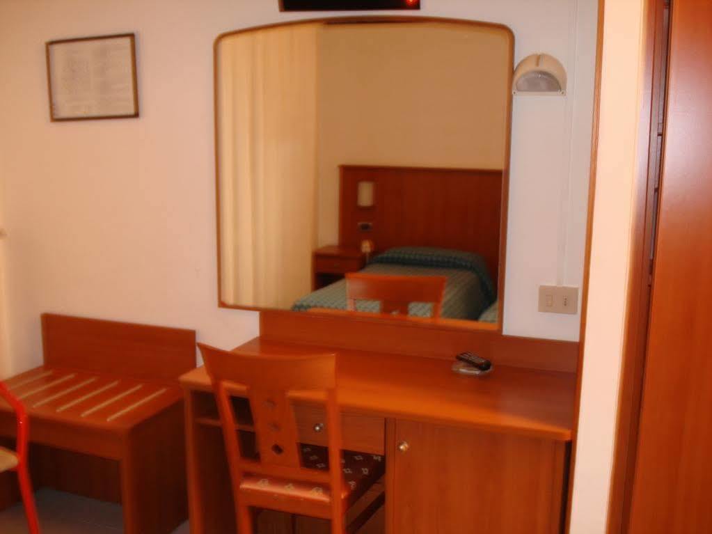 Hotel Aquilia Laigueglia Bagian luar foto