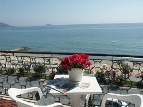 Hotel Aquilia Laigueglia Bagian luar foto